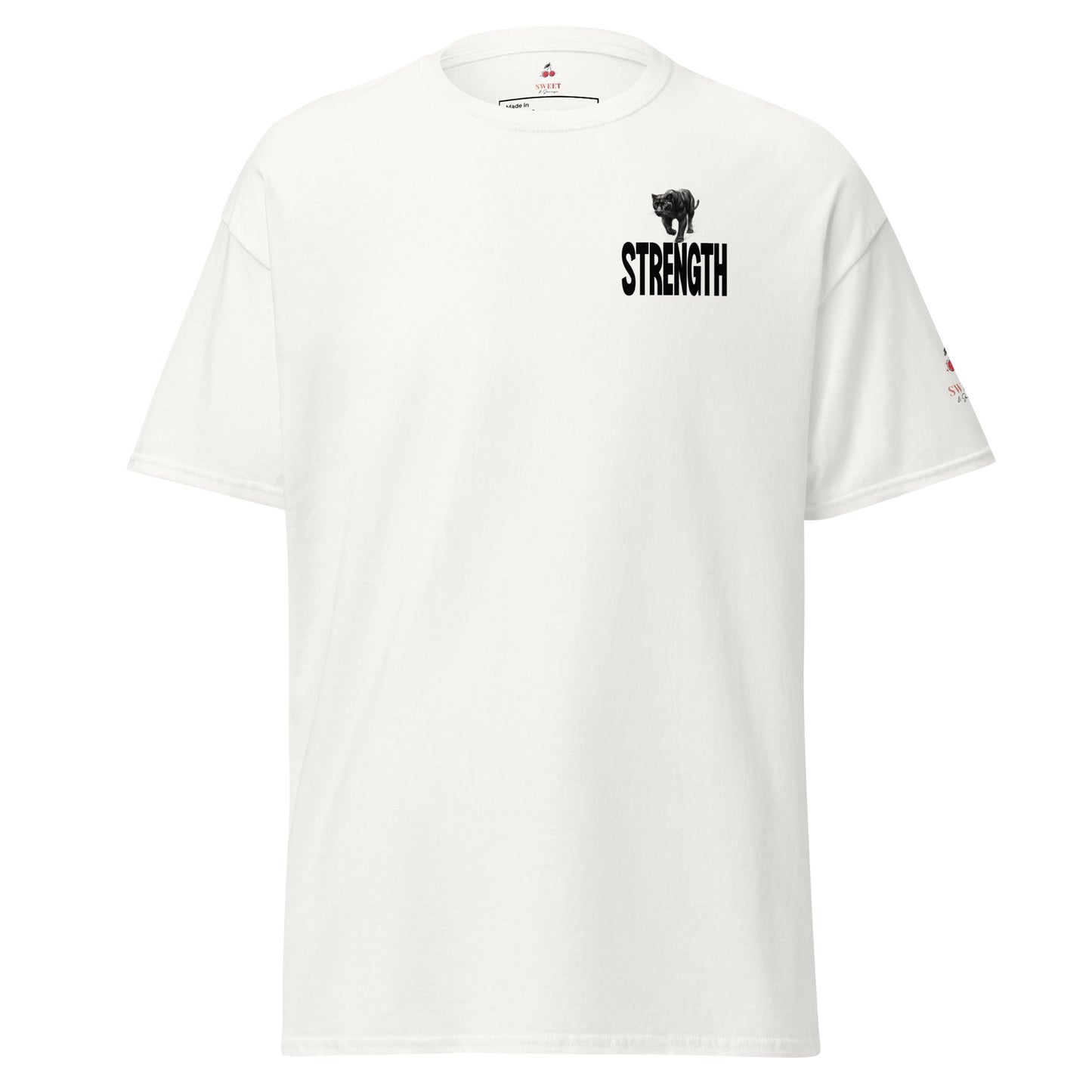 Minimalistisk hvid T-shirt til kvinder fra Sweet & Savage. Klassisk pasform med rund hals og et sort panter på bryst. Produceret som "made to order" for at mindske tøjspild.