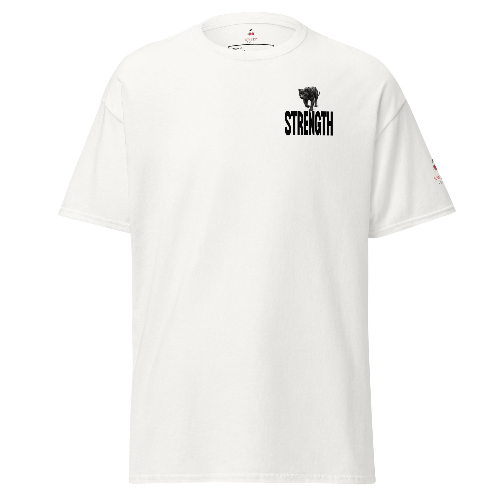 Minimalistisk hvid T-shirt til kvinder fra Sweet & Savage. Klassisk pasform med rund hals og et sort panter på bryst. Produceret som "made to order" for at mindske tøjspild.